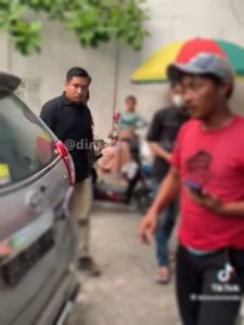 Isi Mobil Ini Banyak Ditemukan Kardus Berisikan Uang, Diduga “Beking” Pengemis di Makassar?