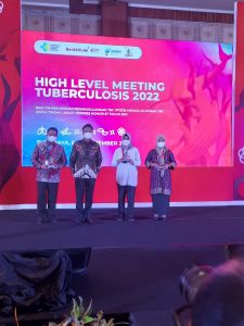 Makassar Sejajar dengan Surabaya, Terima Penghargaan dari Kementerian Kesehatan