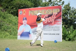 Kapolda Sulsel-Wali Kota Makassar Pererat Persahabatan Lewat Turnamen Golf