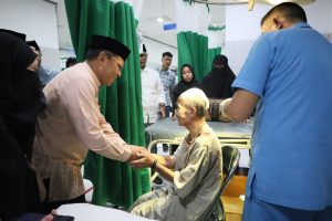 Jenguk Korban Ambruknya Kubah Masjid, Danny Pomanto Janji Biaya Berobat Korban Ditanggung Pemerintah