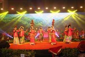 Pentas Budaya Tari Kalompoanna Hibur Ratusan Kepala Daerah Se Indonesia di Gala Dinner Hari OTDA