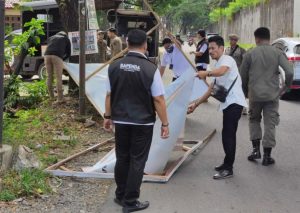 Usai Libur Lebaran, Bapenda Makassar Langsung Tertibkan Reklame di  Ruas Jalan Protokol