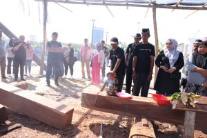 Pantau Pembuatan Kapal Pinisi, Danny Pomanto Janji Buat Dua Unit untuk di Sungai Tallo dan Jeneberang