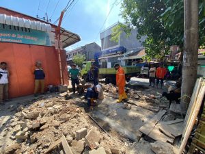 Gerak Cepat Dinas PU Makassar, Perbaiki Kerusakan Jalan Bandang