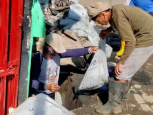 Atasi Genangan Air, Satgas Dinas PU Makassar Keruk Sedimen di Drainase Banta-Bantaeng