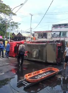 Armada Milik Disdamkar Makassar Terbalik, Misi Penyelamatan Tetap Berjalan