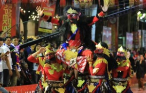 Kepala Bapenda Makassar Ramaikan Pawai Budaya Rakernas Apeksi 2023