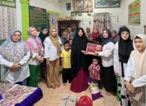 DWP Dinas PU Makassar Anjangsana ke Panti Asuhan, Serahkan Bantuan