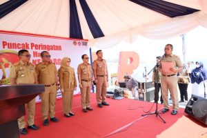 Wali Kota Makassar Kukuhkan Kepala Disdik sebagai Bapak Asuh Anak Stunting