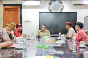 Diundang Hadiri Peringatan Pura Giri Natha, Danny Pomanto: Bukti Makassar Kota Inklusif dan Rukun