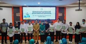 Camat Dampingi Ketua TP PKK Hadiri Pengukuhan Operator Dasawisma Kelurahan se-Kecamatan Rappocini