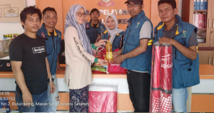 Dinas Sosial Makassar Salurkan Bantuan Bagi Korban Kebakaran di Kelurahan Bulurokeng