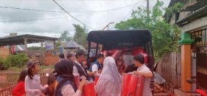 Dinsos Makassar Salurkan Bantuan ke Korban Angin Puting Beliung