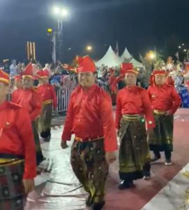 Mantap, Lurah Se Kecamatan Ujung Pandang Kompak Hadiri Karnaval Budaya HUT Kota Makassar