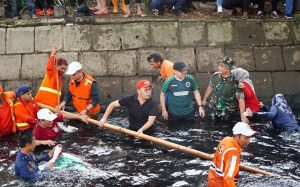 Bersih Kanal, Camat Mamajang Dampingi Wali Kota Makassar