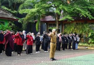 Lurah Paropo Achiruddin Achmad Pemimpin Apel Siaga Pemilu di Kantor Camat Panakkukang