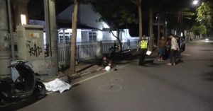 Pemotor Diduga Mabuk Tewas Tabrak Pohon di Makassar