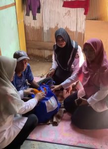 Dinas Sosial Makassar Peduli Berikan Bantuan Kepada Lansia Terlantar dan Anak Stunting