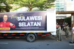 Kolaborasi Pemkot Makassar-IKA Unhas Peduli Boyong 3 Truk Bantuan Korban Banjir Sulsel