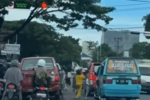 Hendak Kabur, Manusia Silver Diamankan TRC Saribattang Dinsos Makassar