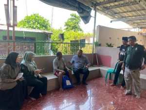 Plt Kadis Sosial Makassar Turun Langsung Tangani Lansia yang Terlantar