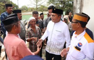 Warga Antusias Sambut Danny Pomanto Saat Hadiri Maulid Nabi Muhammad SAW di Sanrobone Takalar