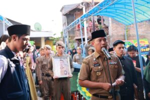 Pjs Wali Kota Arwin Azis Pimpin Upacara Pelepasan Jenazah Kepala UPTD PPA Makassar Muslimin Hasbullah