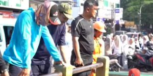 Jelang Penilaian Adipura, Camat Mamajang Pimpin Kerja Bakti di Kanal Asrama Dwipayana