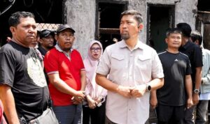 Usai Dampingi Pjs Wali Kota, Camat Mamajang Perintahkan Satgas Kebersihan Gotong Royong di Lokasi Kebakaran