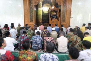 Pjs Wali Kota Makassar Andi Arwin Azis Pimpin Salat Zuhur Berjamaah Bersama Jajaran Pemkot