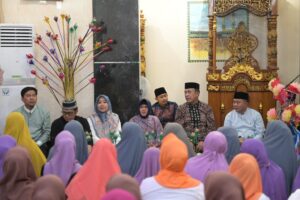 Indira Yusuf Ismail Khidmat Ikuti Tausiah Maulid Nabi di Masjid Manaratul Musyafir Mariso