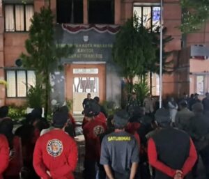 Minus Tiga Hari, Camat Tamalate Perintahkan Satpol PP Tertibkan APK Pilkada 2024