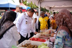 Kunjungi Gerakan Pasar Murah, Wali Kota Munafri Pastikan Harga Pangan Terjangkau