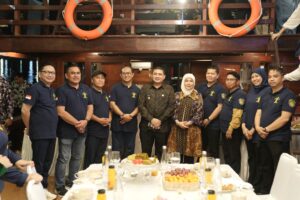 Munafri-Aliyah Kompak Jamu Makan Malam Rombongan Kementrian Hukum RI di Atas Kapal Pinisi