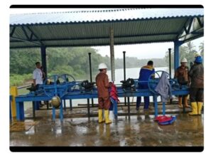 Perumda Air Minum Makassar Lakukan Pembersihan Saringan Inlet Bendungan Lekopancing