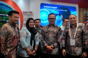 Wamendagri Bima Arya Terpukau Lihat Inovasi Pemkot Makassar di City Expo APEKSI Surabaya