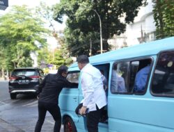 Munafri Bersama Wamendagri Bima Arya Naik Pete-Pete dan Becak Sidak Damkarmat Makassar