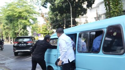 Munafri Bersama Wamendagri Bima Arya Naik Pete-Pete dan Becak Sidak Damkarmat Makassar