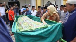 Aliyah Mustika Ilham Melayat ke Rumah Duka Ibunda Tokoh Masyarakat Muhammad Arfah