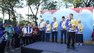 Bersama Ketua TP PKK, Wali Kota Munafri Lepas Peserta Jalan Santai Harganas ke-32 Tingkat Sulsel