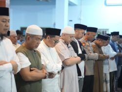 Lebih Dekat dengan Warga, Munafri Awali Jumat Bersih Lewat Salat Subuh Berjamaah