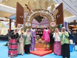 Dekranasda Makassar Raup Rp75 Juta di Ajang INACRAFT 2025