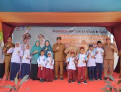 Pemkot Makassar Salurkan Seragam Sekolah Gratis bagi 150 Siswa di Kepulauan Sangkarang