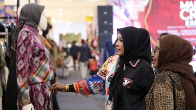 Warga Padati Hari Kedua Makassar Craft Expo 2025 di Trans Studio Mall