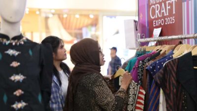 Warga Padati Hari Kedua Makassar Craft Expo 2025 di Trans Studio Mall