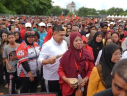 Jalan Santai Sambil Pungut Sampah, Cara Munafri Edukasi Masyarakat Jaga Kebersihan Kota