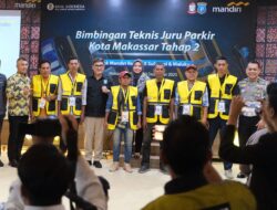 Perumda Parkir Makassar Edukasi Jukir Panakkukang dan Ujung Pandang Soal Parkir Non Tunai