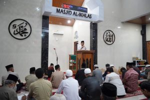 Safari Ramadan di Buakana, Camat Rappocini Ingatkan Warga Soal Kebersihan