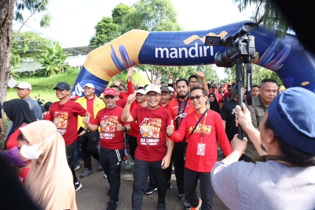 Danny Pomanto-Budiman Kompak di Jalan Santai IKA Unhas Luwu Timur