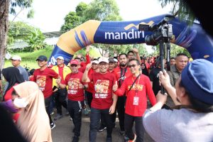 Danny Pomanto-Budiman Kompak di Jalan Santai IKA Unhas Luwu Timur